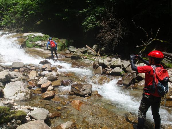 入渓！冷たくて綺麗な水